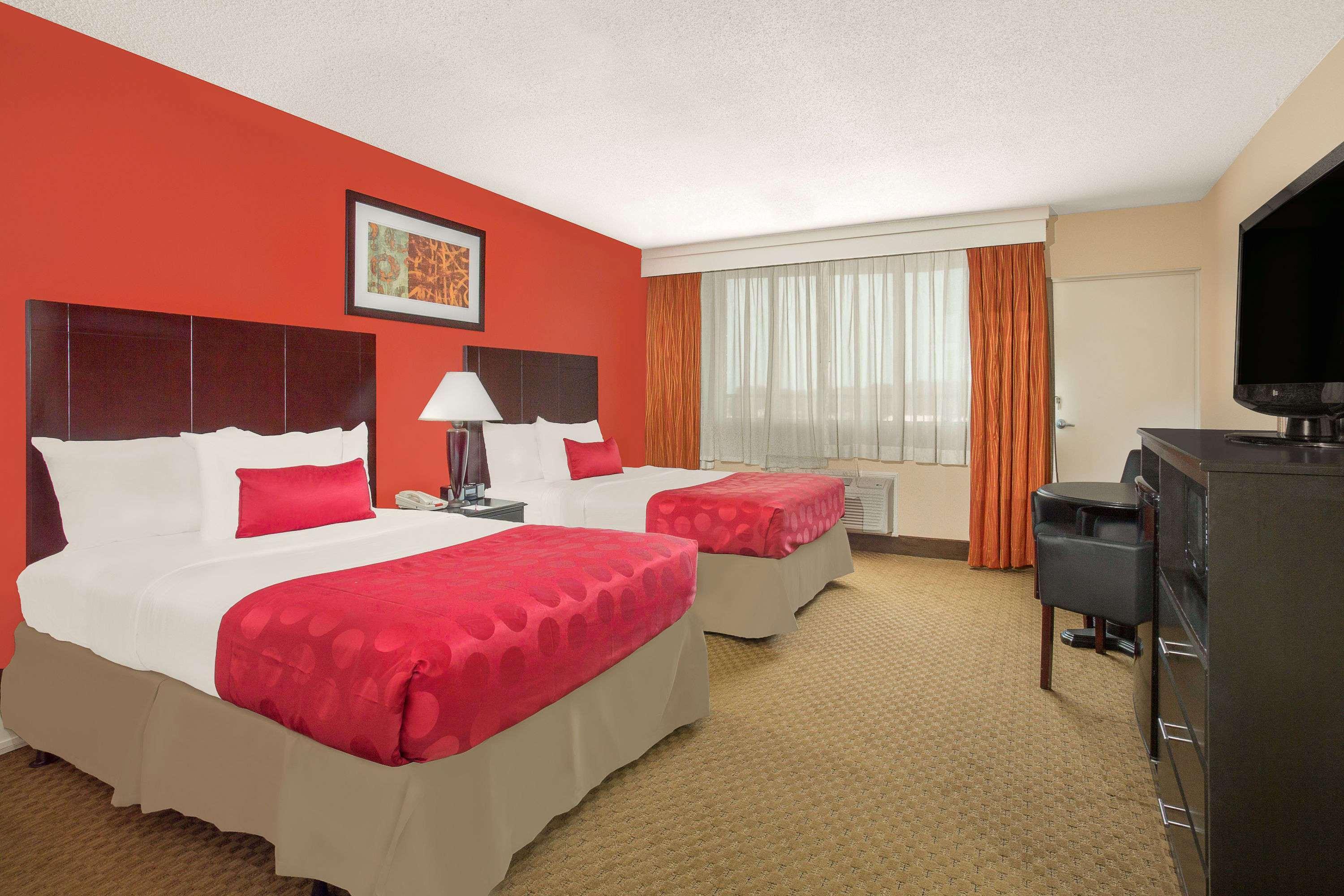 Ramada Plaza By Wyndham Fayetteville Fort Bragg Area Zewnętrze zdjęcie