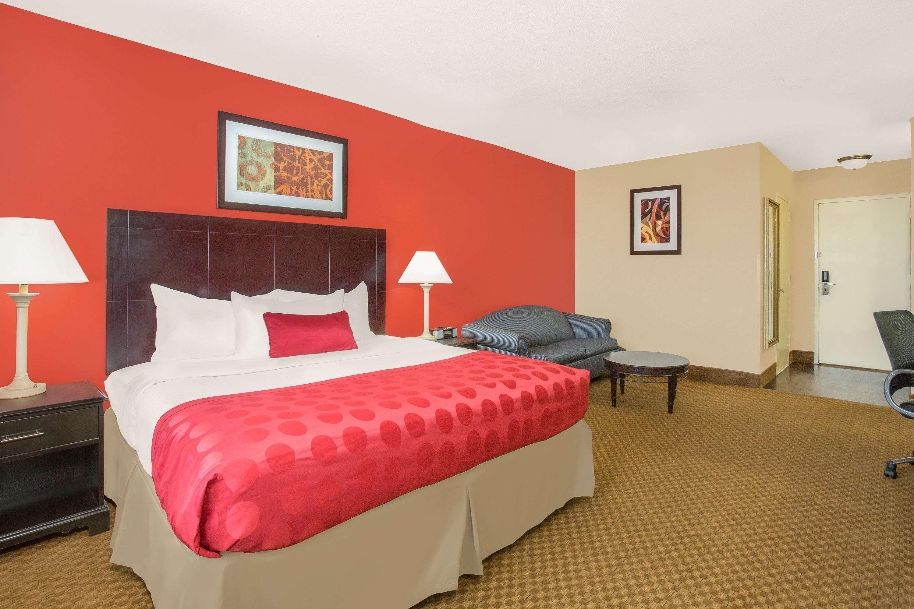 Ramada Plaza By Wyndham Fayetteville Fort Bragg Area Zewnętrze zdjęcie