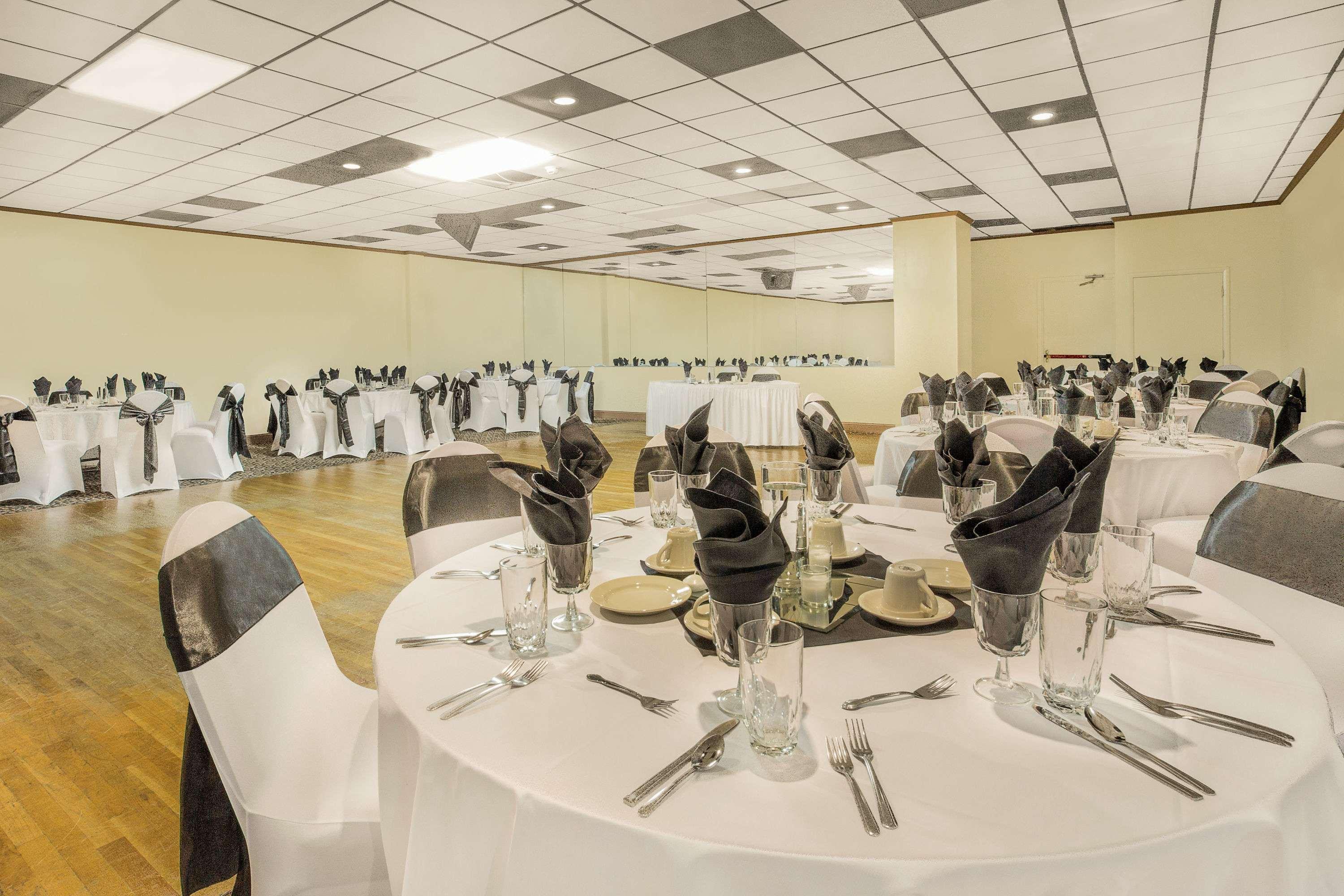 Ramada Plaza By Wyndham Fayetteville Fort Bragg Area Zewnętrze zdjęcie