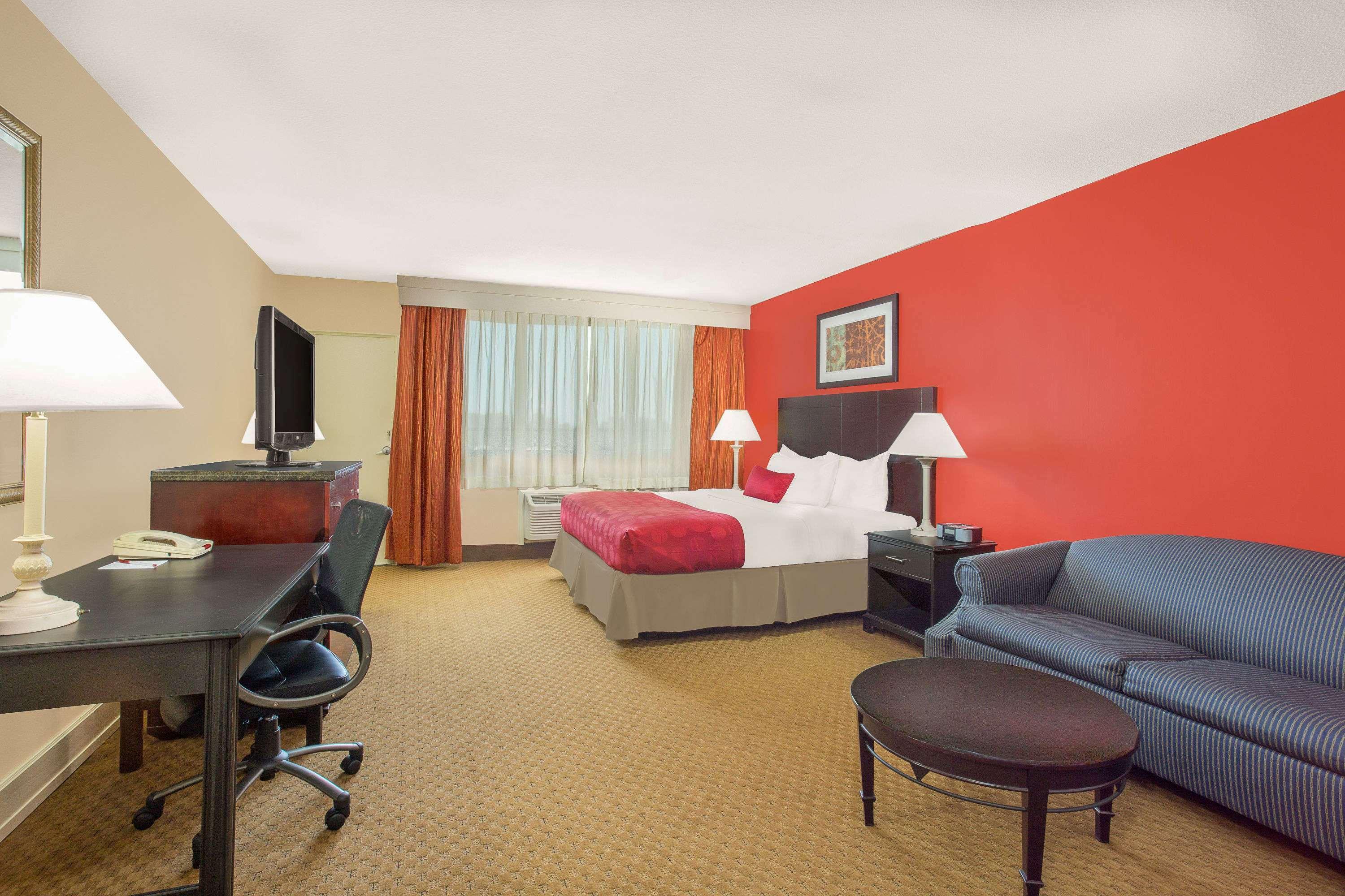 Ramada Plaza By Wyndham Fayetteville Fort Bragg Area Zewnętrze zdjęcie