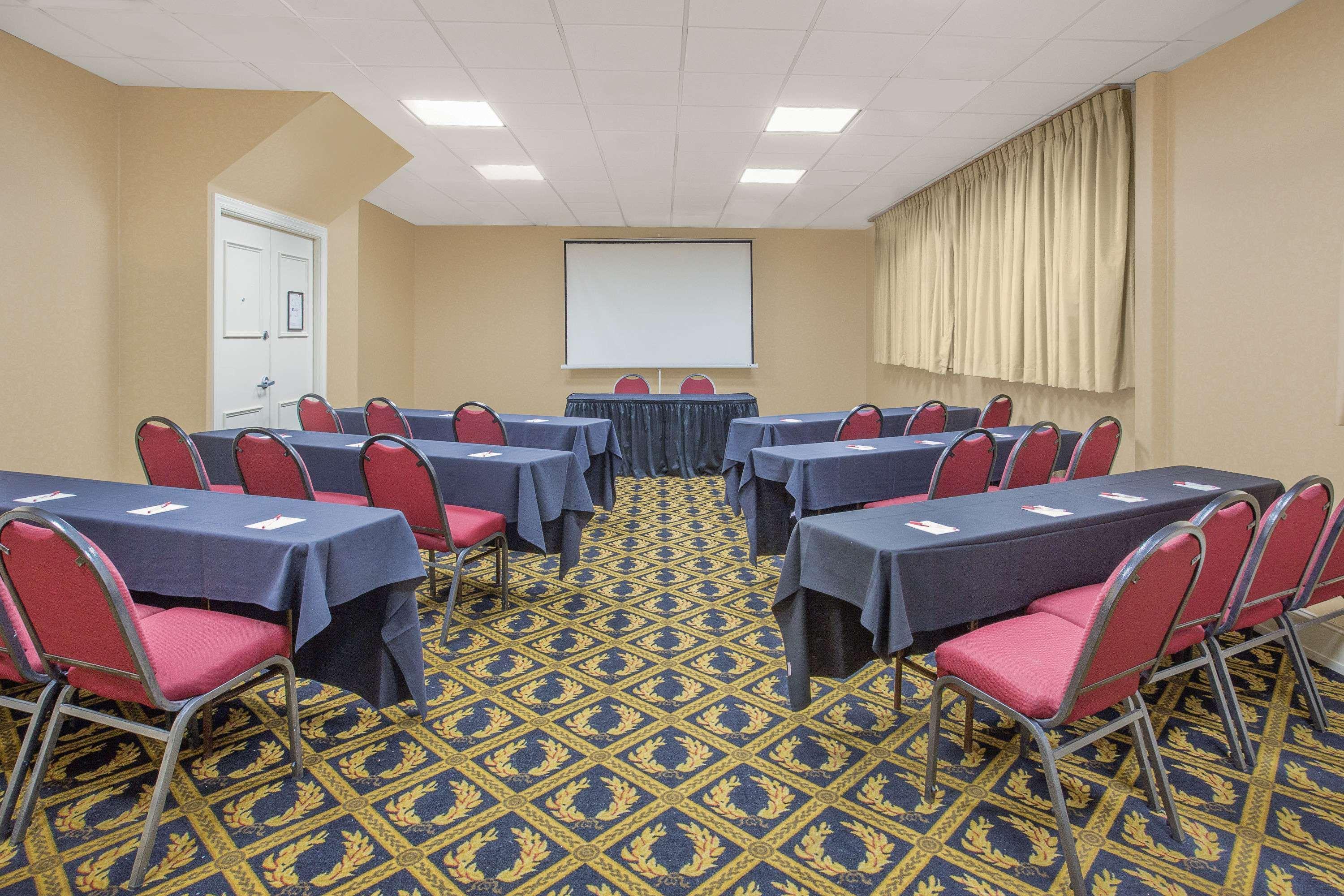 Ramada Plaza By Wyndham Fayetteville Fort Bragg Area Zewnętrze zdjęcie