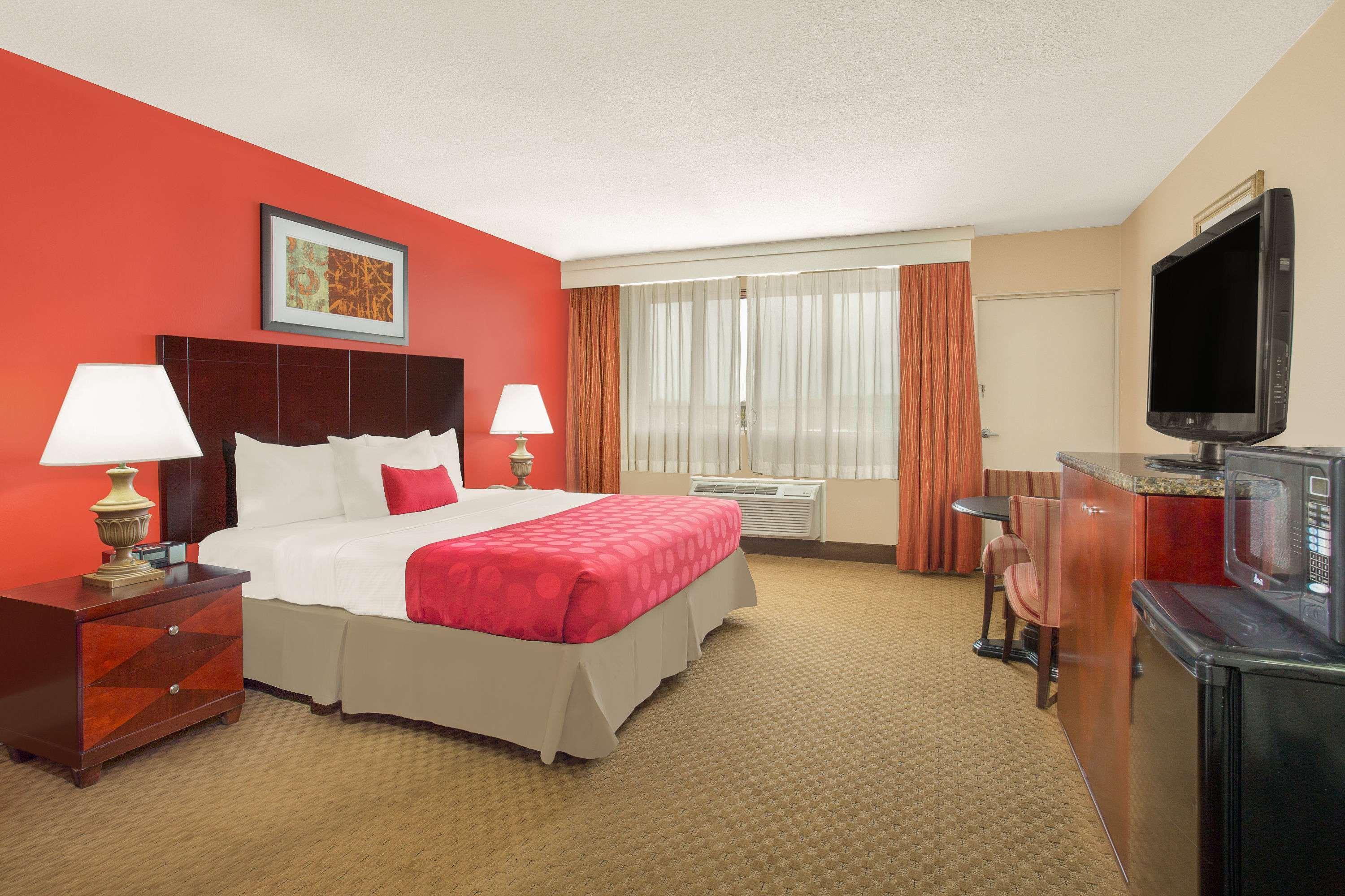Ramada Plaza By Wyndham Fayetteville Fort Bragg Area Zewnętrze zdjęcie