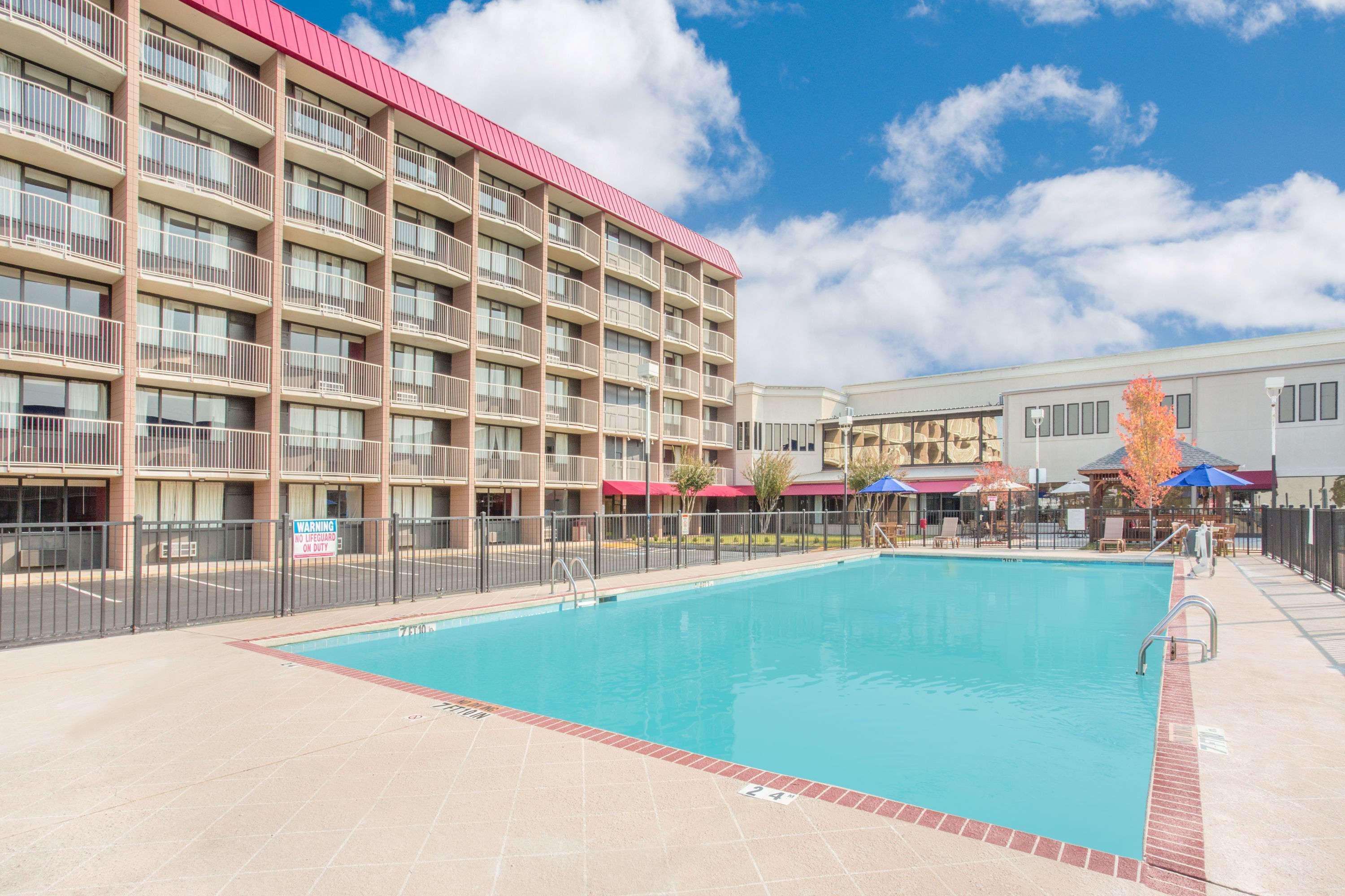 Ramada Plaza By Wyndham Fayetteville Fort Bragg Area Zewnętrze zdjęcie