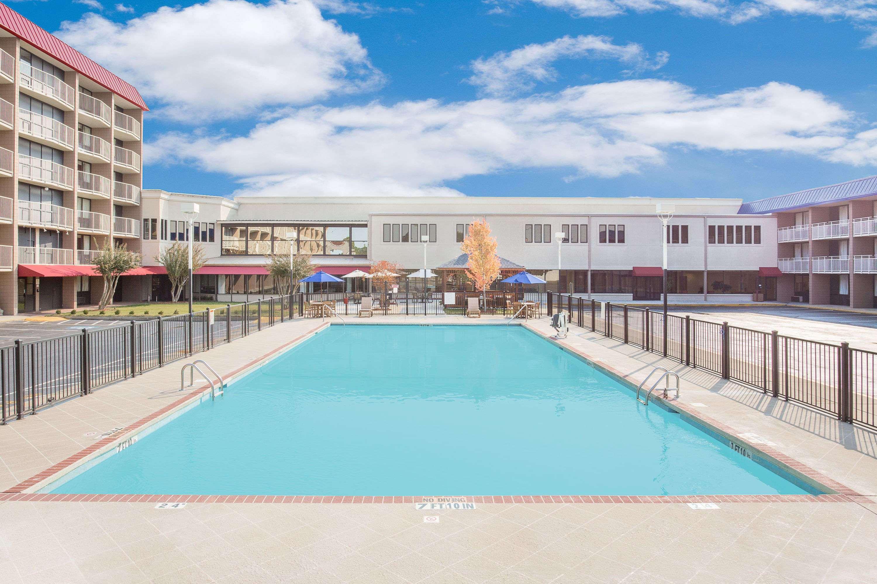 Ramada Plaza By Wyndham Fayetteville Fort Bragg Area Zewnętrze zdjęcie
