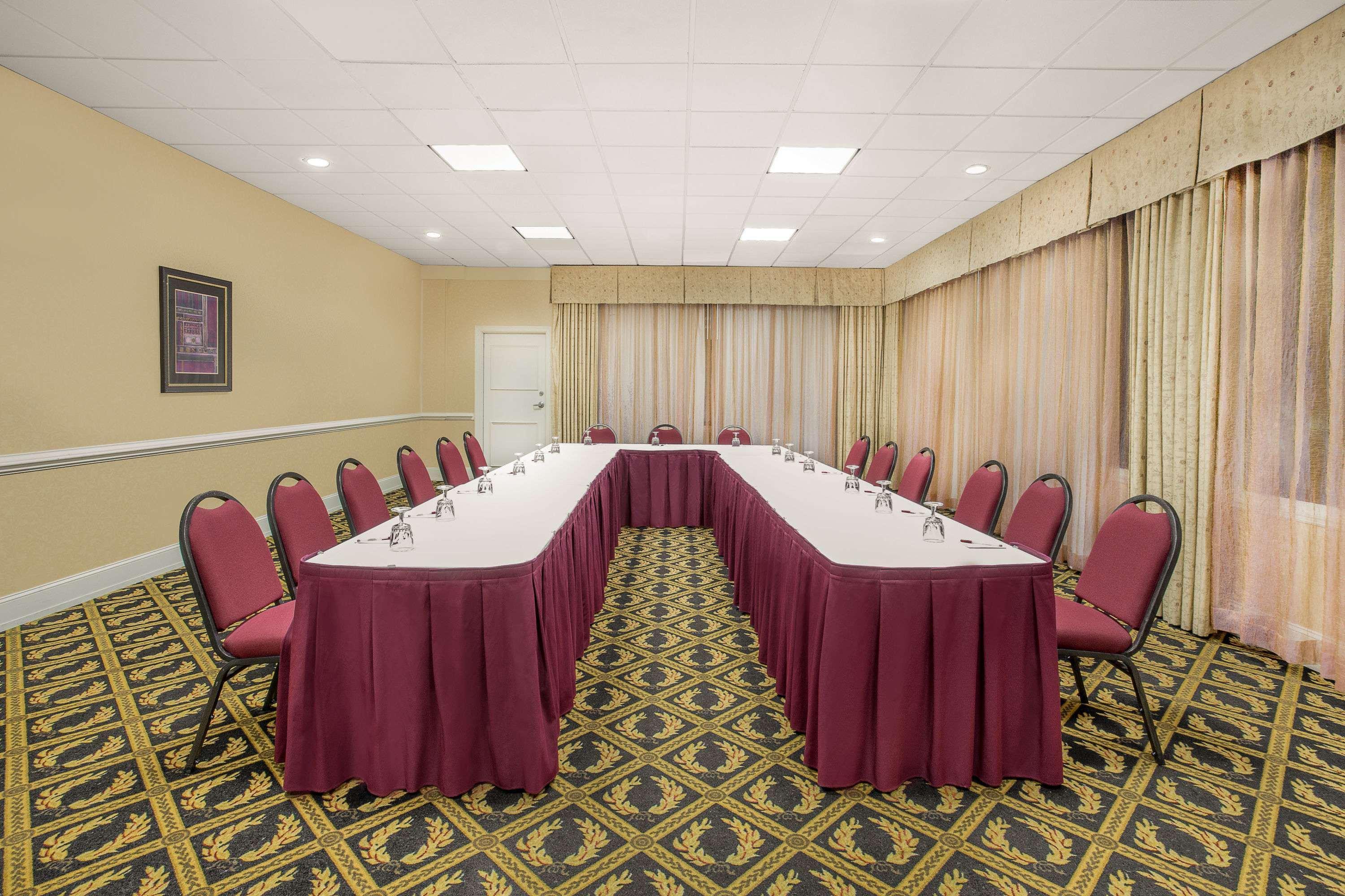 Ramada Plaza By Wyndham Fayetteville Fort Bragg Area Zewnętrze zdjęcie