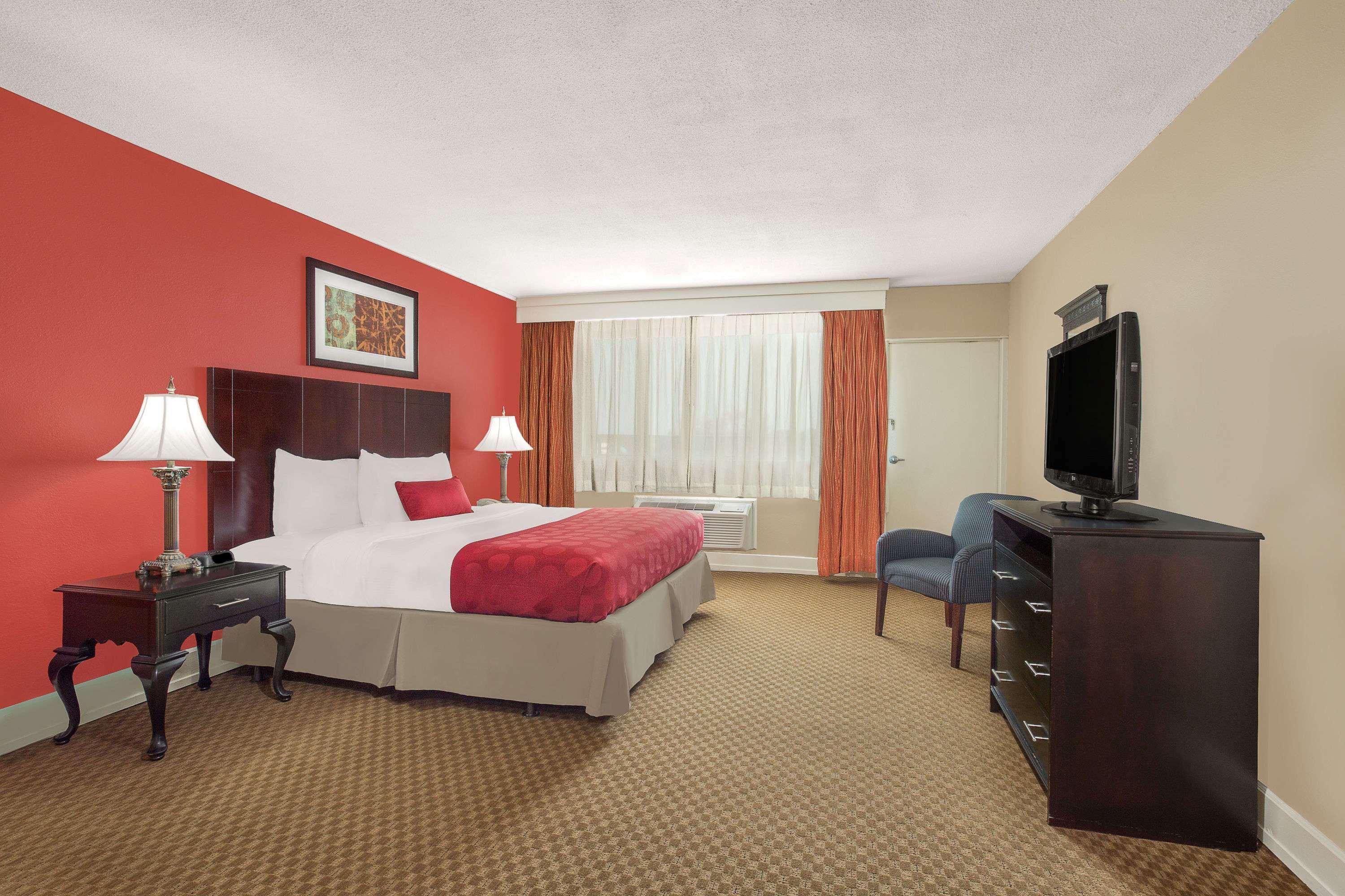 Ramada Plaza By Wyndham Fayetteville Fort Bragg Area Zewnętrze zdjęcie