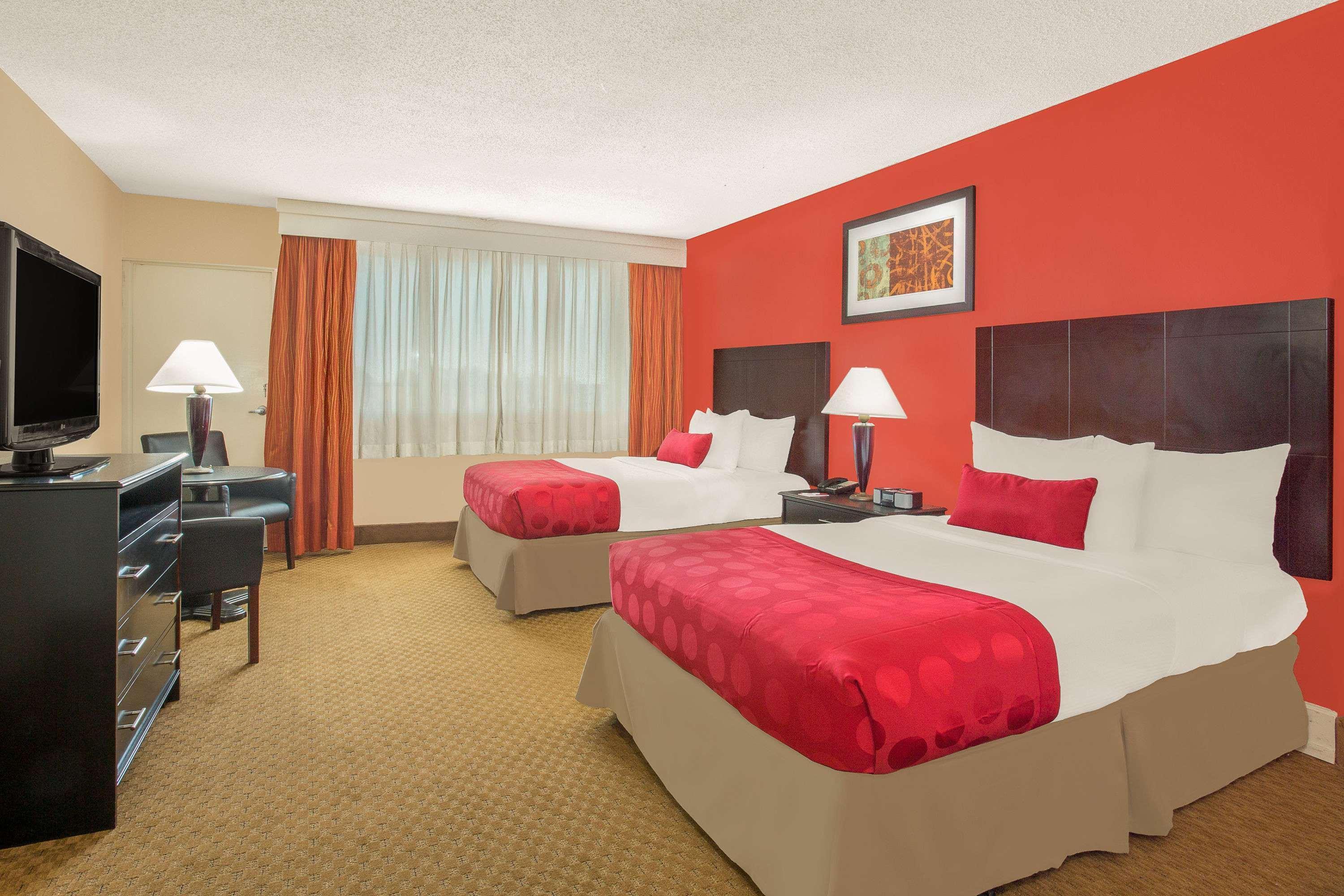 Ramada Plaza By Wyndham Fayetteville Fort Bragg Area Zewnętrze zdjęcie