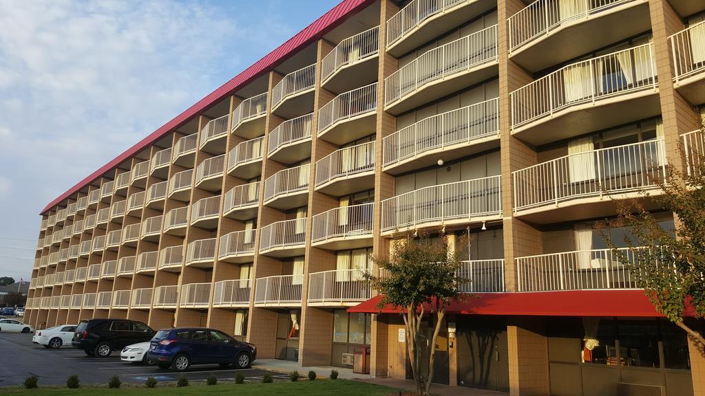 Ramada Plaza By Wyndham Fayetteville Fort Bragg Area Zewnętrze zdjęcie